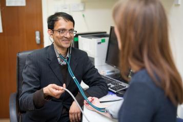 Picture shows a GP taking the bloodpressure of a female patient