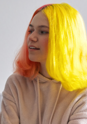 Picture shows teenage girl 